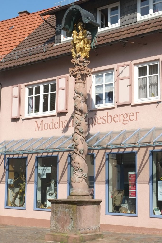 Mariensäule in Külsheimer Ortsmitte